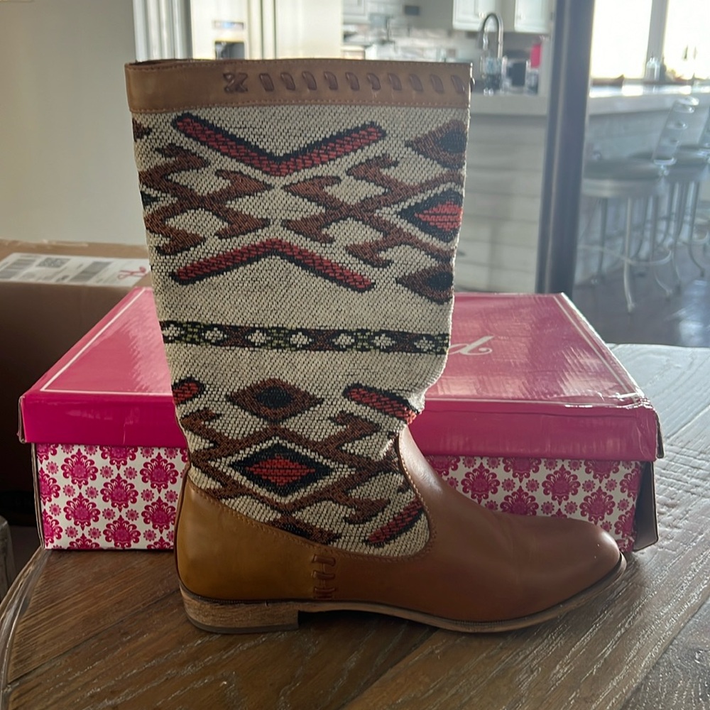 Calf height pattern boots size 8